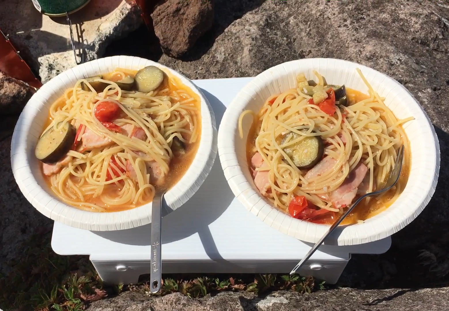 【登山のご飯 簡単で美味しいレシピ】ベーコン、ナス、トマトのスープパスタ編